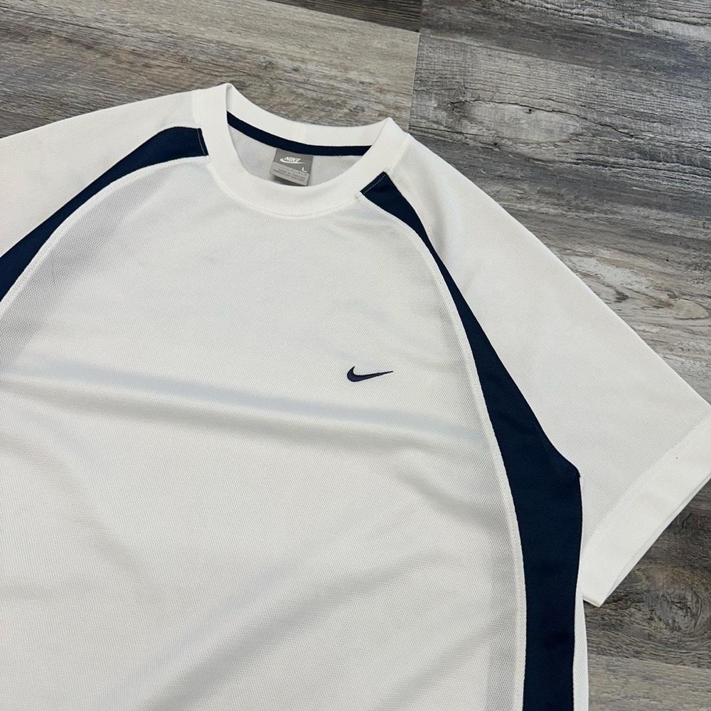 Nike Men's White and Blue Shirt